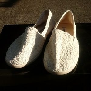 Airwalk Crochet Flats